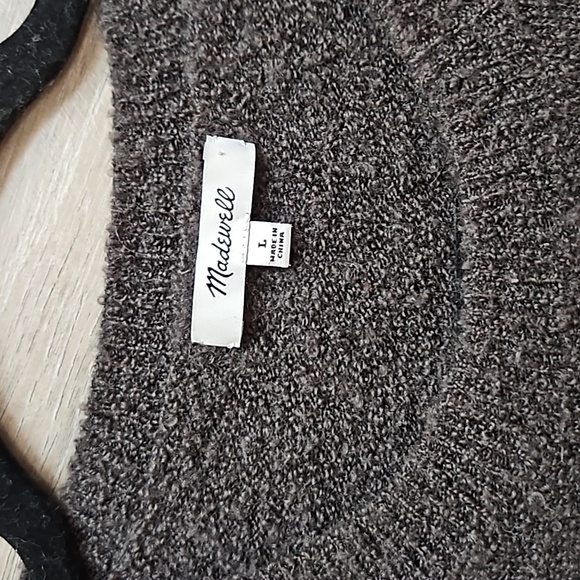 MadeWell daisy sweater preloved - Picture 3 of 3